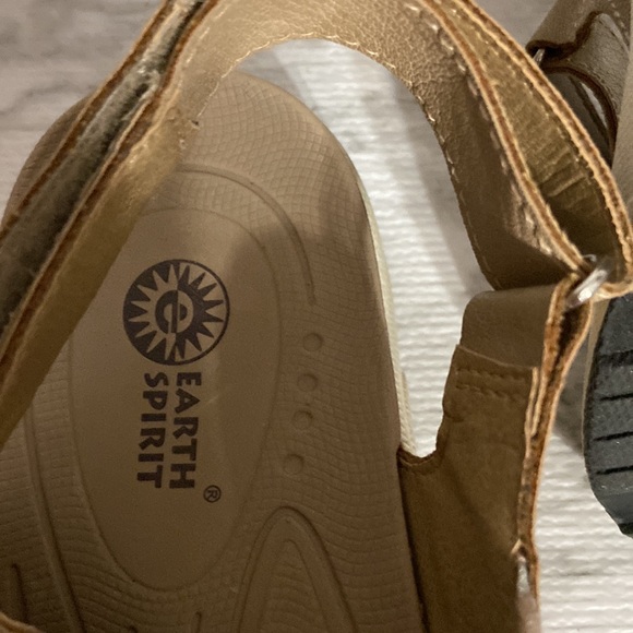 Earth spirit sandals size 7 - Picture 6 of 7